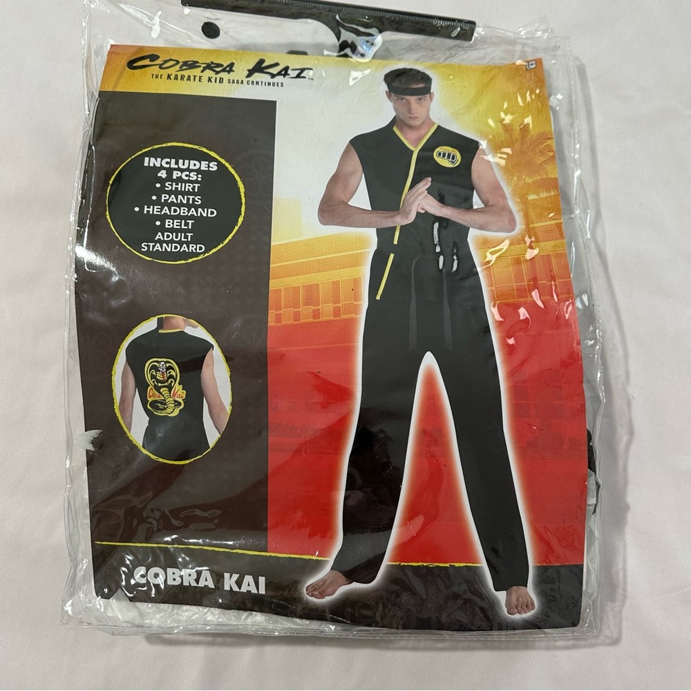 Cobra Kai Karate Kid Men’s Halloween Costume Set Standard Adult